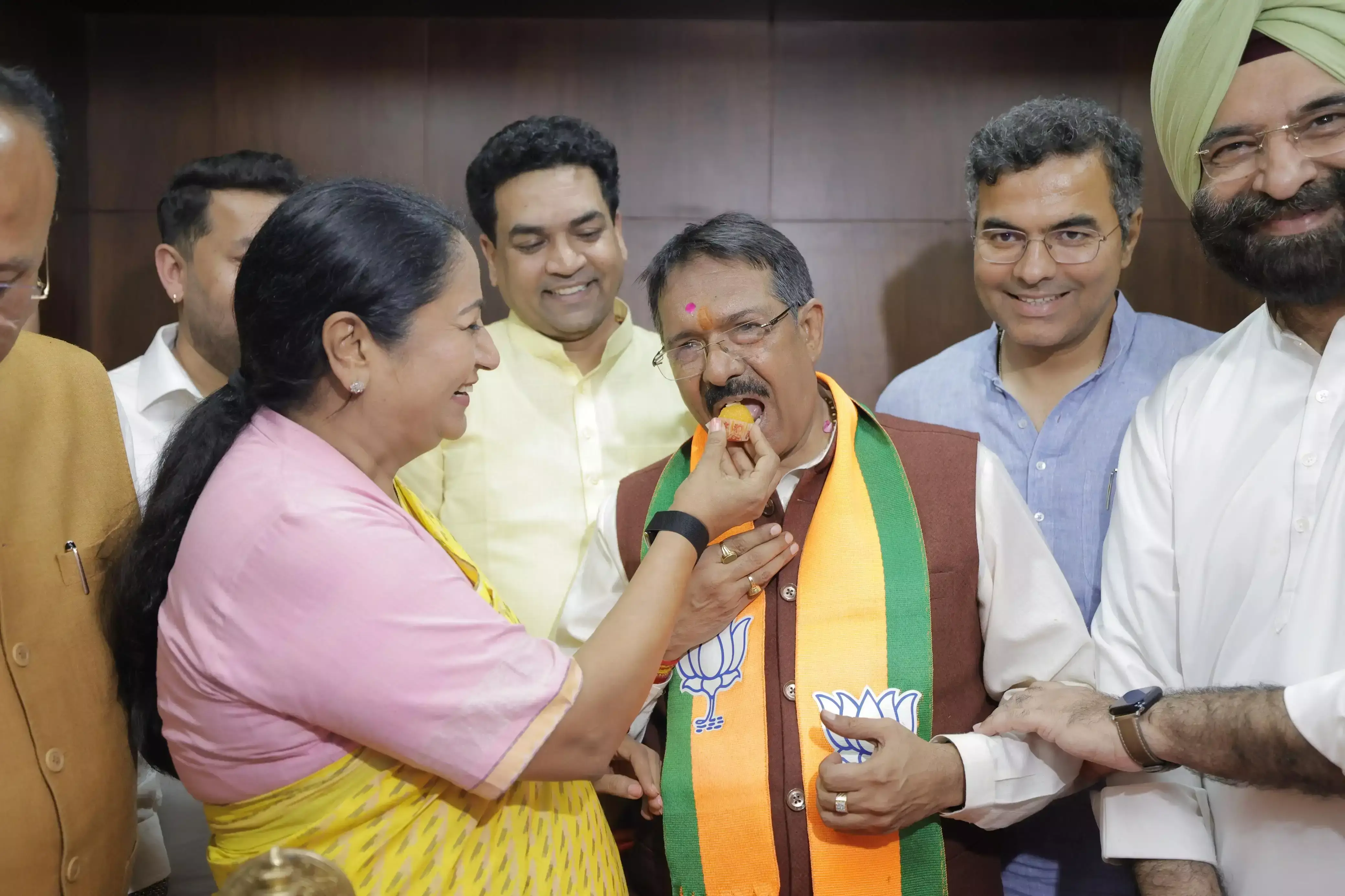New Delhi: दिल्ली भाजपा के नए अध्यक्ष को मुख्यमंत्री रेखा गुप्ता ने दी शुभकामनाएं