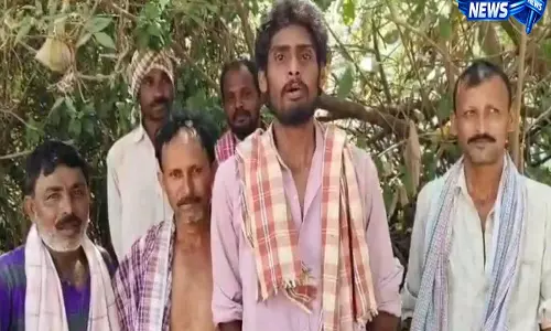 Hyderabad: फेस ऑथेंटिकेशन ऐप ने मुंडन कराए मज़दूर को काम से रोका, महिला वर्कर के बालों ने दिलाई एंट्री Hyderabad: फेस ऑथेंटिकेशन ऐप ने मुंडन कराए मज़दूर को काम से रोका, महिला वर्कर के बालों ने दिलाई एंट्री