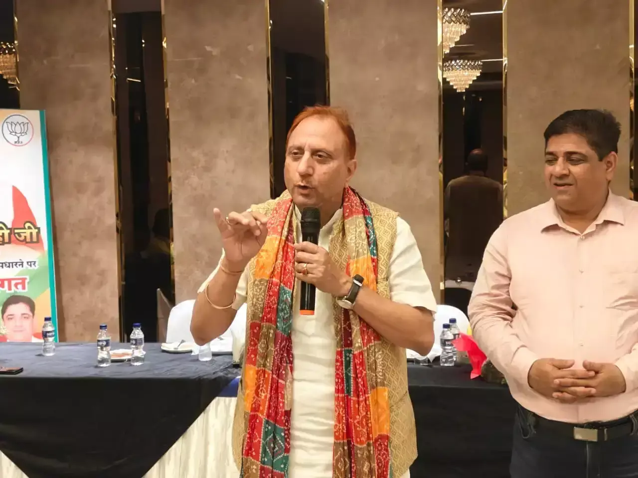 New Delhi: लाजपत नगर में अवैध पार्किंग पर महापौर की कार्रवाई के निर्देश New Delhi: लाजपत नगर में अवैध पार्किंग पर महापौर की कार्रवाई के निर्देश