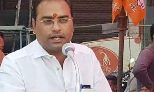 सचिन मेघानी गुर्गे रखकर चला रहे वसूली रैकेट, बीजेपी पार्षदों ने खोला मोर्चा सचिन मेघानी गुर्गे रखकर चला रहे वसूली रैकेट, बीजेपी पार्षदों ने खोला मोर्चा