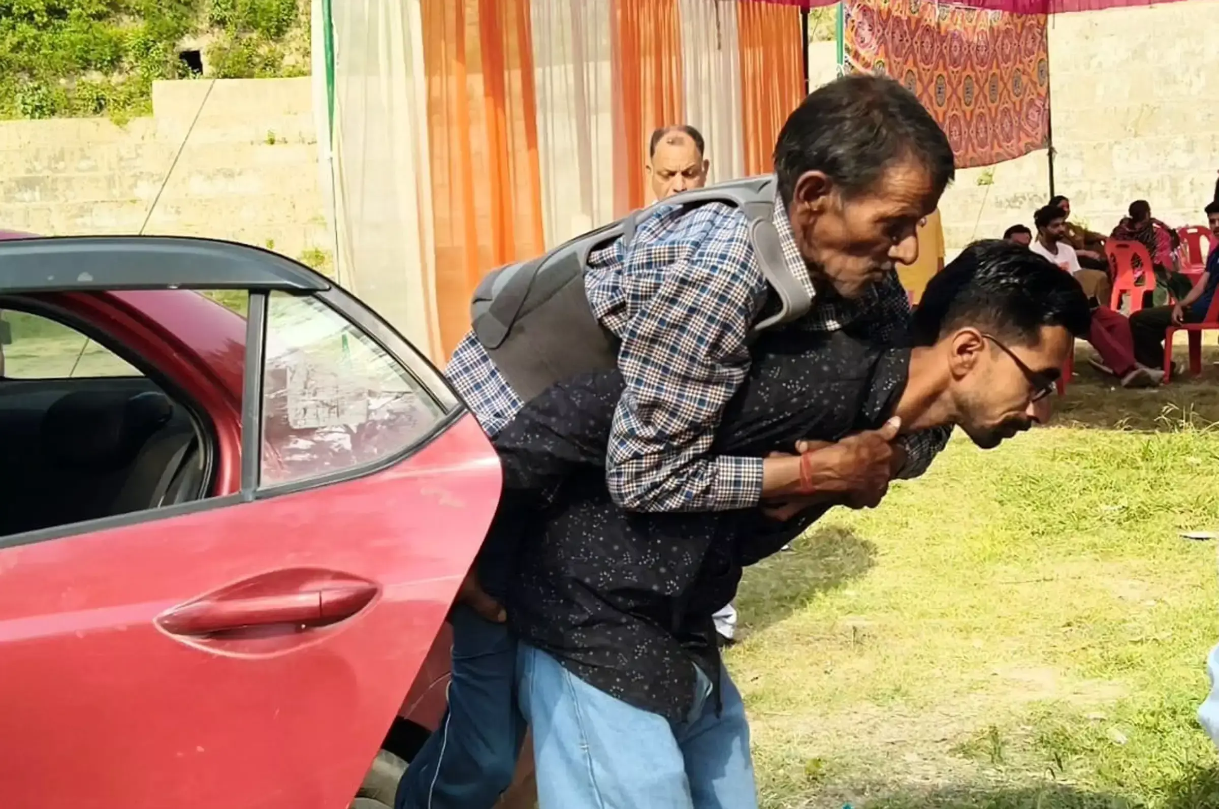 Mandi: सुंदरनगर में पंचायत चुनाव में रिकॉर्ड 83.37% मतदान Mandi: सुंदरनगर में पंचायत चुनाव में रिकॉर्ड 83.37% मतदान