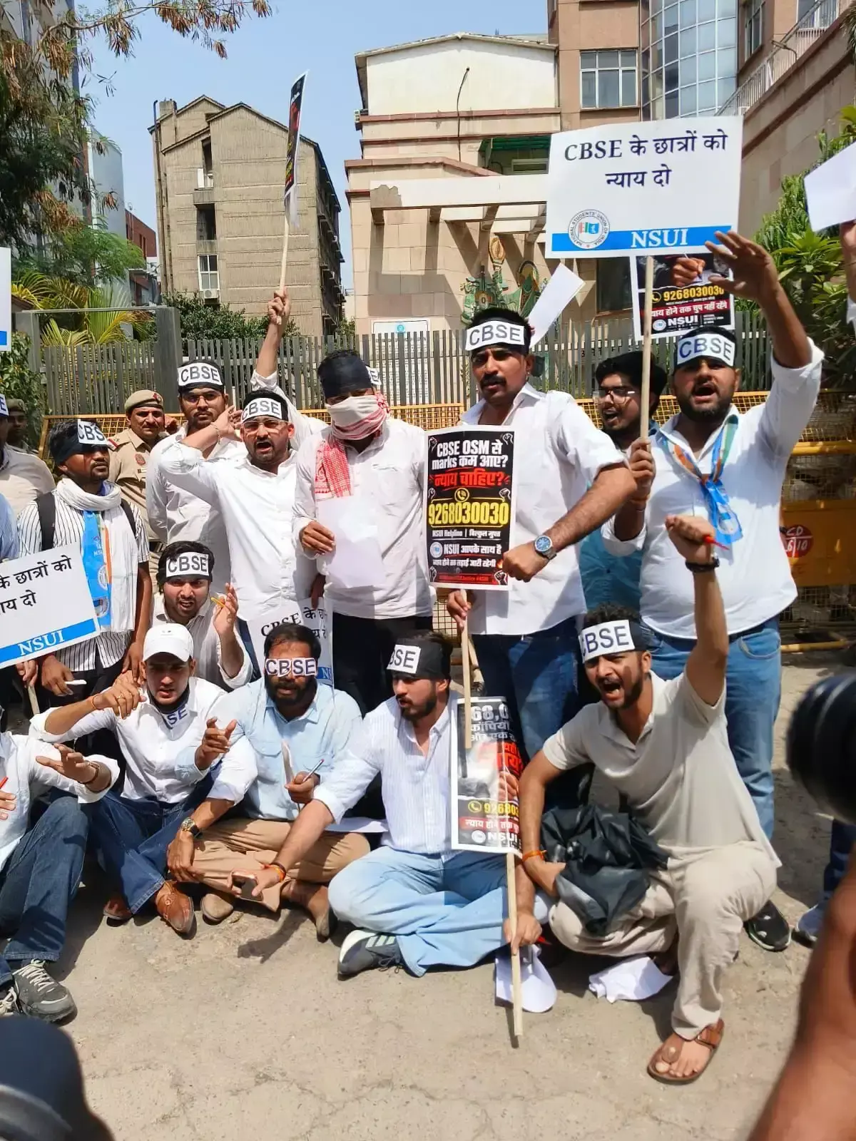 New Delhi: एनएसयूआई का सीबीएसई के खिलाफ विरोध प्रदर्शन तेज New Delhi: एनएसयूआई का सीबीएसई के खिलाफ विरोध प्रदर्शन तेज