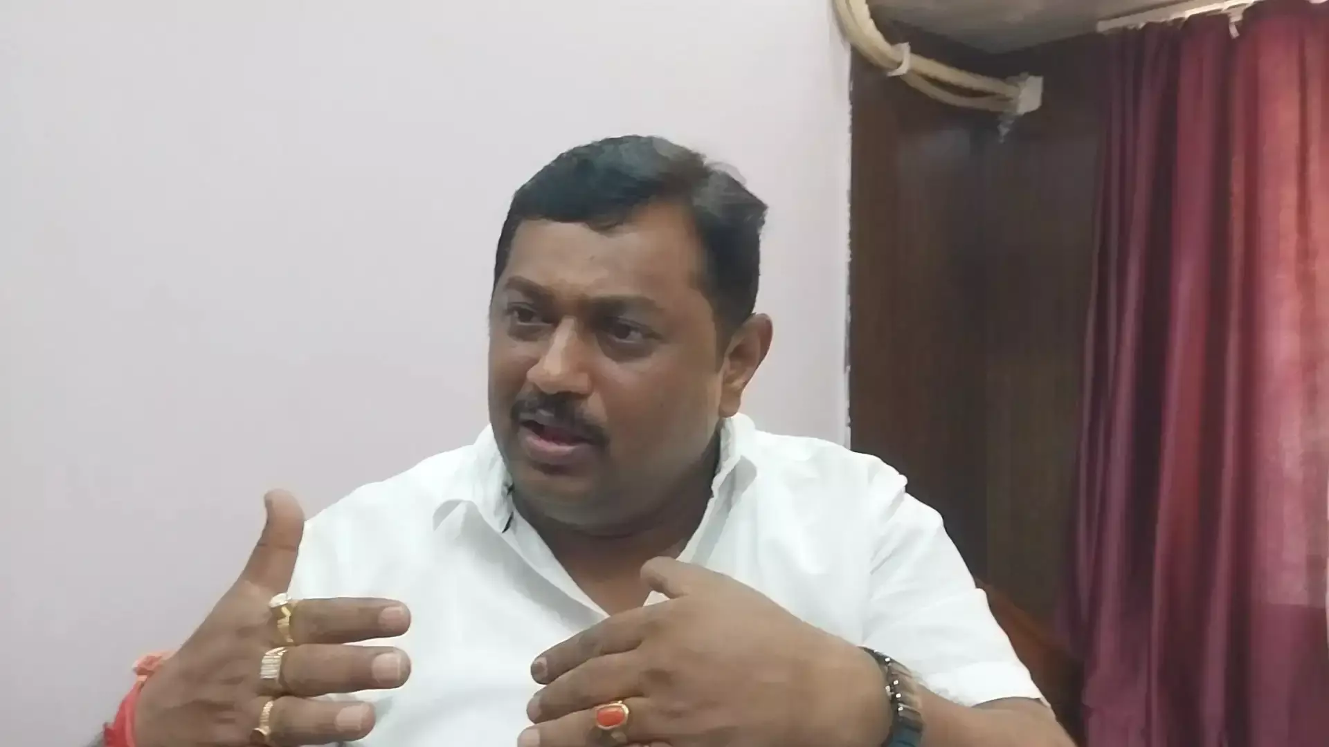 Hooghly: भाजपा विधायक ने नगरपालिका पर जनता के पैसों के दुरुपयोग का आरोप लगाया Hooghly: भाजपा विधायक ने नगरपालिका पर जनता के पैसों के दुरुपयोग का आरोप लगाया