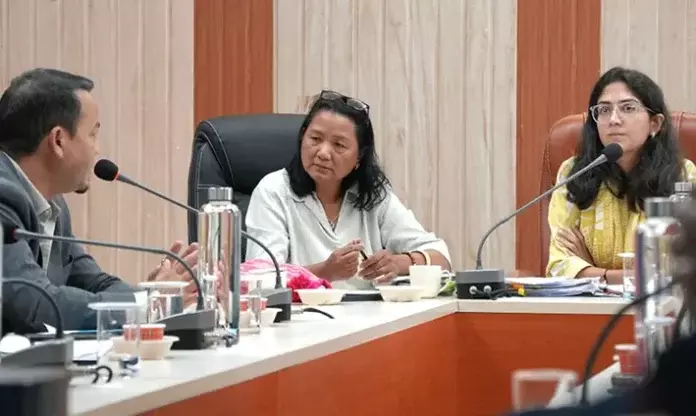 Arunachal: विधायक ने एएलबी रोड के तुरंत रखरखाव की मांग की Arunachal: विधायक ने एएलबी रोड के तुरंत रखरखाव की मांग की