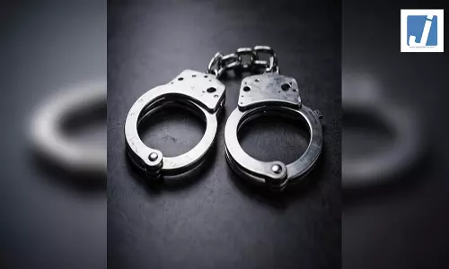 एयरपोर्ट के बाहर 62.5 लाख के नकली स्टांप पेपर बरामद, दो गिरफ्तार
