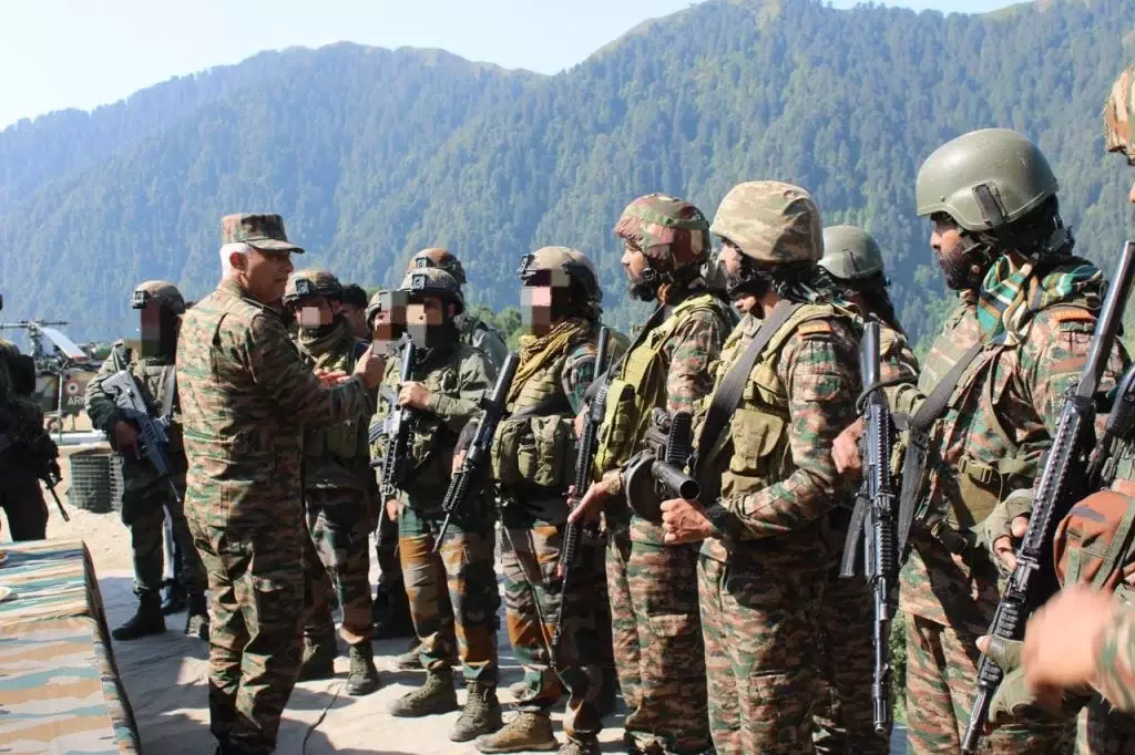 Jammu: लेफ्टिनेंट जनरल राजन शरवत का कठुआ दौरा, सुरक्षा तैयारियों की समीक्षा Jammu: लेफ्टिनेंट जनरल राजन शरवत का कठुआ दौरा, सुरक्षा तैयारियों की समीक्षा