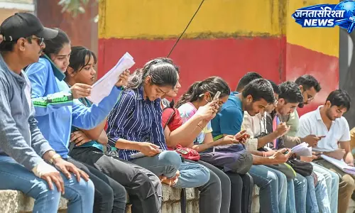 NEET विवाद के बीच तमिलनाडु में इंजीनियरिंग की ओर बढ़ा रुझान NEET विवाद के बीच तमिलनाडु में इंजीनियरिंग की ओर बढ़ा रुझान