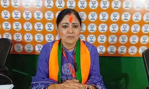Kolkata: अन्नपूर्णा योजना के लंबा फॉर्म पर मंत्री अग्निमित्रा का बयान Kolkata: अन्नपूर्णा योजना के लंबा फॉर्म पर मंत्री अग्निमित्रा का बयान