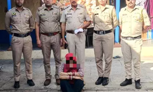 Kangra में 15 ग्राम हेरोइन के साथ 26 साल की महिला गिरफ्तार; मां फरार Kangra में 15 ग्राम हेरोइन के साथ 26 साल की महिला गिरफ्तार; मां फरार