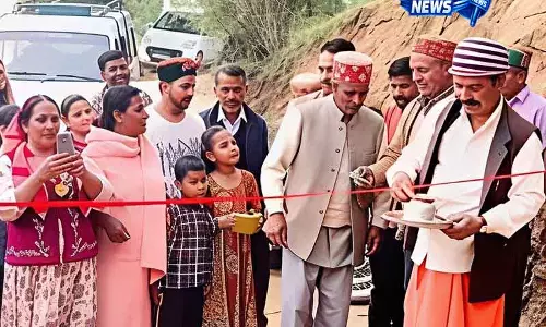 14 दिनों में 4 km: Kullu के ग्रामीणों ने तरक्की के लिए खुद बनाई सड़क 14 दिनों में 4 km: Kullu के ग्रामीणों ने तरक्की के लिए खुद बनाई सड़क