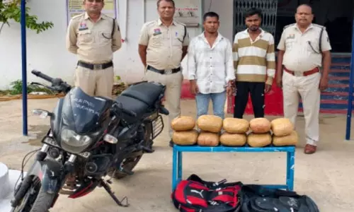 बलौदाबाजार में गांजा पकड़ाया, 2 तस्कर गिरफ्तार बलौदाबाजार में गांजा पकड़ाया, 2 तस्कर गिरफ्तार