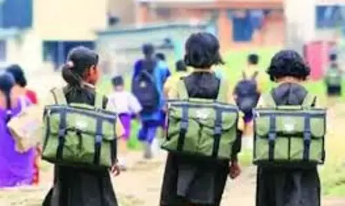 Udhampur: डीआईजी ने पर्यटकों और व्यापारियों से की बातचीत Udhampur: डीआईजी ने पर्यटकों और व्यापारियों से की बातचीत