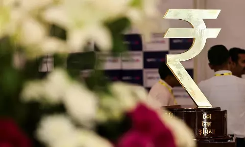 अमेरिकी डॉलर के मुकाबले रुपया 5 पैसे मजबूत अमेरिकी डॉलर के मुकाबले रुपया 5 पैसे मजबूत