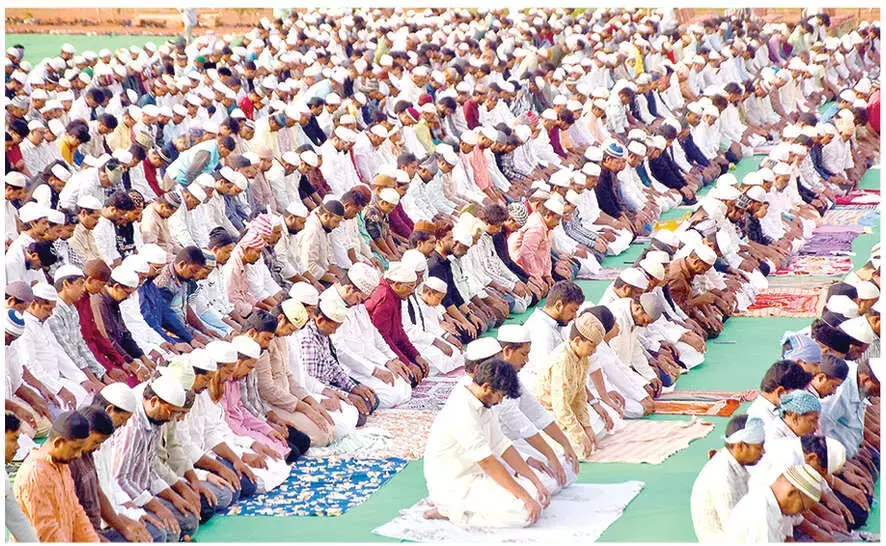 NTR और कृष्णा जिलों में बकरीद धार्मिक उत्साह के साथ मनाई गई NTR और कृष्णा जिलों में बकरीद धार्मिक उत्साह के साथ मनाई गई
