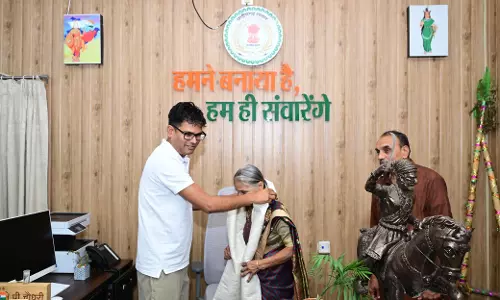 बस्तर में चिकित्सा की अलख जगाने वाले पद्मश्री डॉ गोडबोले दंपति का वित्त मंत्री ओपी चौधरी ने किया अभिनंदन