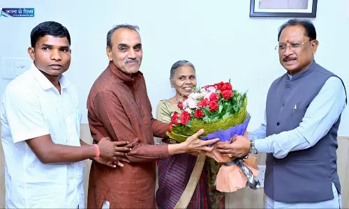 CM साय से पद्मश्री सम्मानित डॉ सुनीता गोडबोले और डॉ रामचंद्र गोडबोले ने की मुलाकात CM साय से पद्मश्री सम्मानित डॉ सुनीता गोडबोले और डॉ रामचंद्र गोडबोले ने की मुलाकात