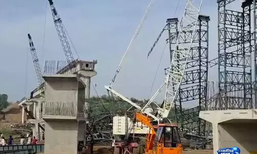 हमीरपुर पुल हादसा: CM योगी ने मृतकों के परिजनों को 5 लाख और घायलों को 50 हजार मुआवजे का ऐलान हमीरपुर पुल हादसा: CM योगी ने मृतकों के परिजनों को 5 लाख और घायलों को 50 हजार मुआवजे का ऐलान