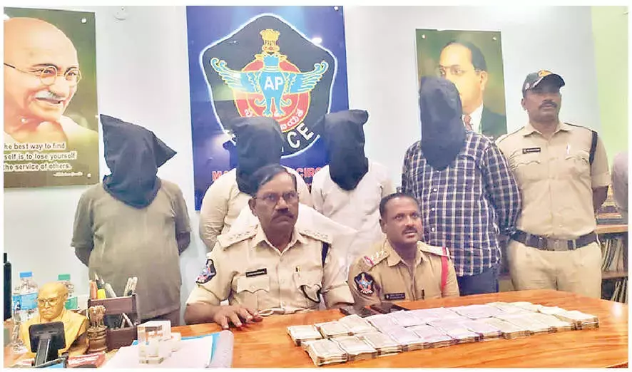 Andhra: क्रिकेट सट्टा लगाने के आरोप में 4 लोग गिरफ्तार; 7.2 लाख रुपये जब्त