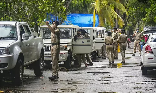 एंटीलिया बम केस में पूर्व IPS प्रदीप शर्मा को सुप्रीम कोर्ट से राहत नहीं एंटीलिया बम केस में पूर्व IPS प्रदीप शर्मा को सुप्रीम कोर्ट से राहत नहीं