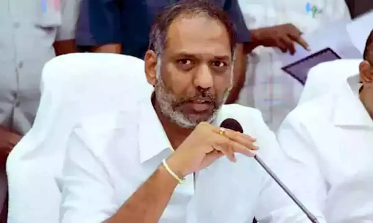 आंध्र प्रदेश के मंत्री गोट्टीपति रविकुमार ने तेज़ हवाओं के बीच बिजली कटौती की समीक्षा की आंध्र प्रदेश के मंत्री गोट्टीपति रविकुमार ने तेज़ हवाओं के बीच बिजली कटौती की समीक्षा की