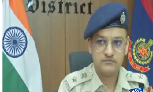 हौज खास आग: रिटायर्ड IAS अधिकारी की मौत के बाद DCP ने AC में खराबी की आशंका जताई हौज खास आग: रिटायर्ड IAS अधिकारी की मौत के बाद DCP ने AC में खराबी की आशंका जताई