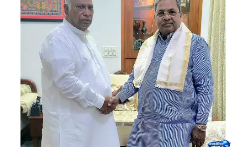 Kharge ने सिद्धारमैया के नेतृत्व की सराहना की Kharge ने सिद्धारमैया के नेतृत्व की सराहना की