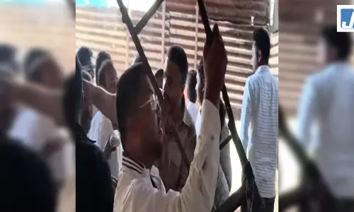 अवैध शराब दुकान में तोड़फोड़ अवैध शराब दुकान में तोड़फोड़