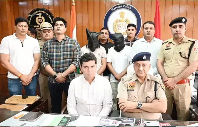 Sonipat: पुलिस ने गौमांस मामले में एक आरोपी को पकड़ा, चार की तलाश जारी Sonipat: पुलिस ने गौमांस मामले में एक आरोपी को पकड़ा, चार की तलाश जारी