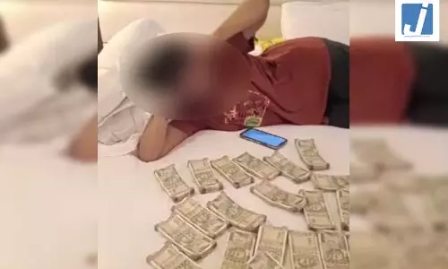 युवती के बगल में 500-500 की नोटों की गड्डियां, महिला बोली- बेटी को देह व्यापार में धकेल दिया युवती के बगल में 500-500 की नोटों की गड्डियां, महिला बोली- बेटी को देह व्यापार में धकेल दिया