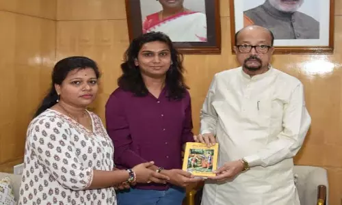 राज्यपाल रमेन डेका से पर्वतारोही अंकिता गुप्ता ने की सौजन्य भेंट