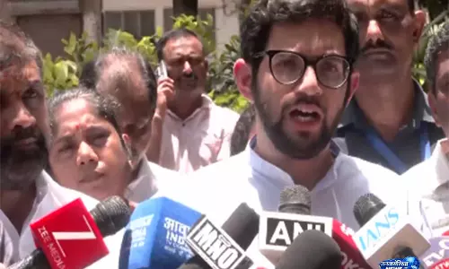 Pune में अवैध शराब से हुई मौतों को लेकर आदित्य ठाकरे ने महाराष्ट्र की क़ानून-व्यवस्था पर साधा निशाना Pune में अवैध शराब से हुई मौतों को लेकर आदित्य ठाकरे ने महाराष्ट्र की क़ानून-व्यवस्था पर साधा निशाना