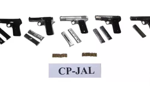 पुलिस ने हथियार तस्करी के गिरोह का किया भंडाफोड़, तीन गिरफ्तार