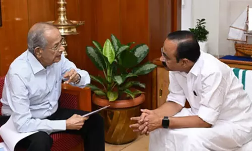 केरल: सीएम सतीशन और मेट्रो मैन श्रीधरन ने नए रेल कॉरिडोर पर चर्चा की केरल: सीएम सतीशन और मेट्रो मैन श्रीधरन ने नए रेल कॉरिडोर पर चर्चा की
