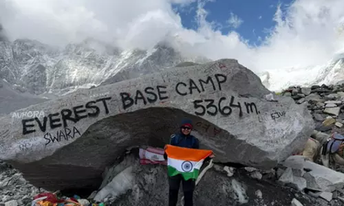पालनपुर की 8 वर्षीय निक्षा बारोट ने सात दिनों में एवरेस्ट बेस कैंप पहुंचकर दिया योग का संदेश पालनपुर की 8 वर्षीय निक्षा बारोट ने सात दिनों में एवरेस्ट बेस कैंप पहुंचकर दिया योग का संदेश