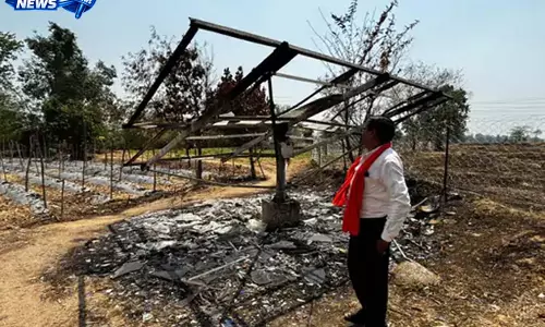 CG: किसान के खेत में आग, 2 लाख का सोलर सिस्टम जलकर खाक CG: किसान के खेत में आग, 2 लाख का सोलर सिस्टम जलकर खाक