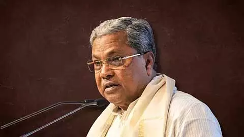 राज्यपाल ने सिद्धारमैया का इस्तीफा स्वीकार कर नई सरकार के गठन की अनुमति दी राज्यपाल ने सिद्धारमैया का इस्तीफा स्वीकार कर नई सरकार के गठन की अनुमति दी