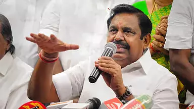 Edappadi पलानीस्वामी ने सरकारी आवास खाली किया, रोयापेट्टा में नए बंगले में हुए शिफ्ट Edappadi पलानीस्वामी ने सरकारी आवास खाली किया, रोयापेट्टा में नए बंगले में हुए शिफ्ट