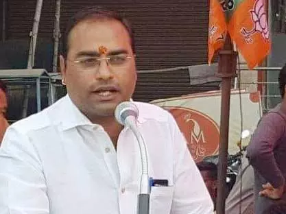 सचिन मेघानी गुर्गे रखकर चला रहे वसूली रैकेट, बीजेपी पार्षदों ने खोला मोर्चा सचिन मेघानी गुर्गे रखकर चला रहे वसूली रैकेट, बीजेपी पार्षदों ने खोला मोर्चा