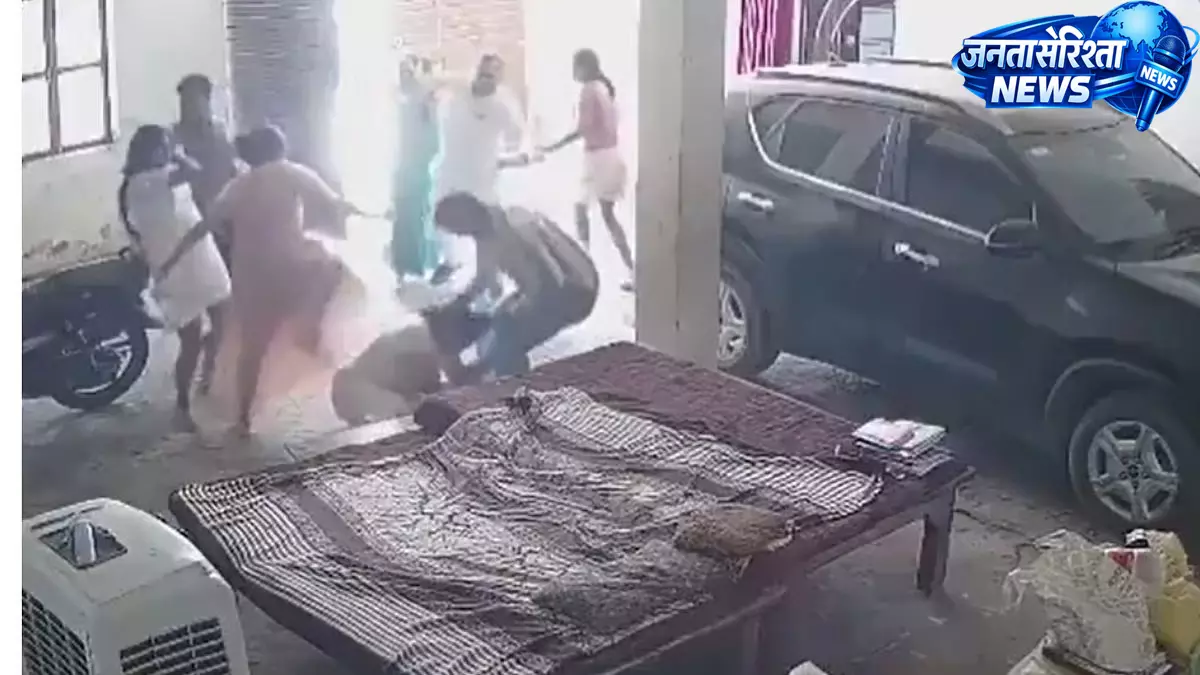 चंदौली में सपा महिला विंग जिला अध्यक्ष पर घर के अंदर हमला, CCTV में कैद हुई घटना चंदौली में सपा महिला विंग जिला अध्यक्ष पर घर के अंदर हमला, CCTV में कैद हुई घटना