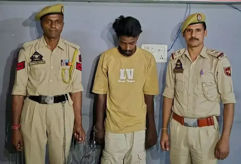 Reasi: रियासी पुलिस की बड़ी कार्रवाई, कटरा में हेरोइन बरामद Reasi: रियासी पुलिस की बड़ी कार्रवाई, कटरा में हेरोइन बरामद