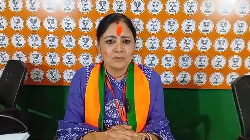 Kolkata: अन्नपूर्णा योजना के लंबा फॉर्म पर मंत्री अग्निमित्रा का बयान Kolkata: अन्नपूर्णा योजना के लंबा फॉर्म पर मंत्री अग्निमित्रा का बयान