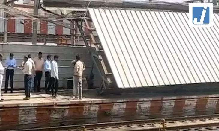 रेलवे स्टेशन पर शेड गिरने से तीन यात्री घायल, सख्त कार्रवाई के निर्देश रेलवे स्टेशन पर शेड गिरने से तीन यात्री घायल, सख्त कार्रवाई के निर्देश