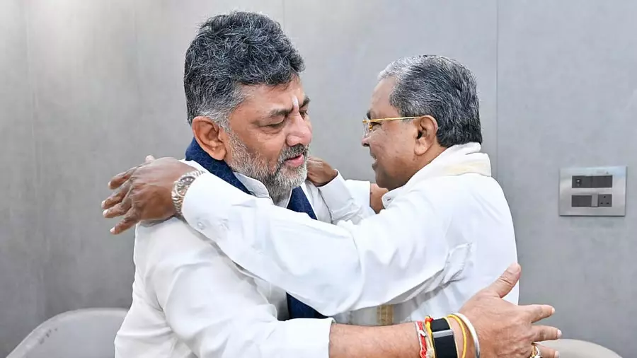 DK शिवकुमार ने सिद्धारमैया की सराहना की, विकास यात्रा में योगदान बताया अहम DK शिवकुमार ने सिद्धारमैया की सराहना की, विकास यात्रा में योगदान बताया अहम