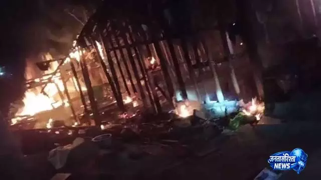 Pipli में पारिवारिक विवाद को लेकर घर में लगाई आग, लोग हिरासत में Pipli में पारिवारिक विवाद को लेकर घर में लगाई आग, लोग हिरासत में
