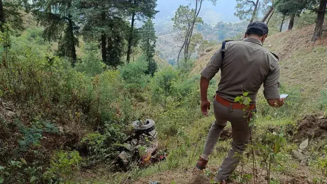 Uttarakhand : ट्रैक्टर ट्रॉला खाई में गिरा, दो युवकों की दर्दनाक मौत Uttarakhand : ट्रैक्टर ट्रॉला खाई में गिरा, दो युवकों की दर्दनाक मौत