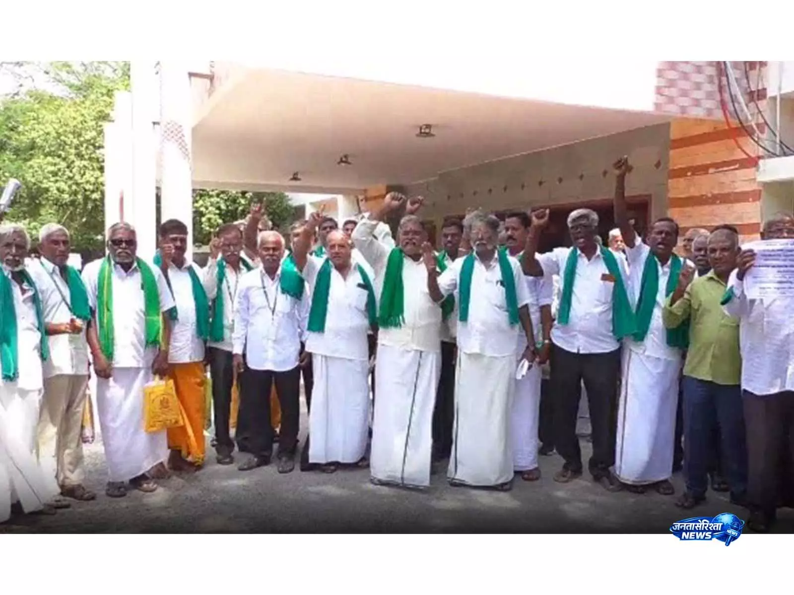 Tamil Nadu के किसानों ने फसल ऋण माफी योजना का विरोध किया, चुनावी वादे से मुकरने का आरोप लगाया Tamil Nadu के किसानों ने फसल ऋण माफी योजना का विरोध किया, चुनावी वादे से मुकरने का आरोप लगाया