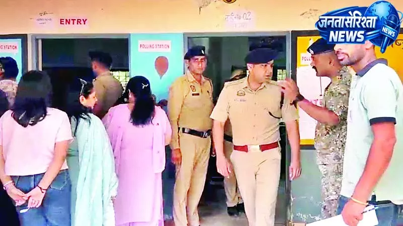 पांवटा ब्लॉक की 16 पंचायतों में 14,717 महिला मतदाताओं ने डाले वोट पांवटा ब्लॉक की 16 पंचायतों में 14,717 महिला मतदाताओं ने डाले वोट