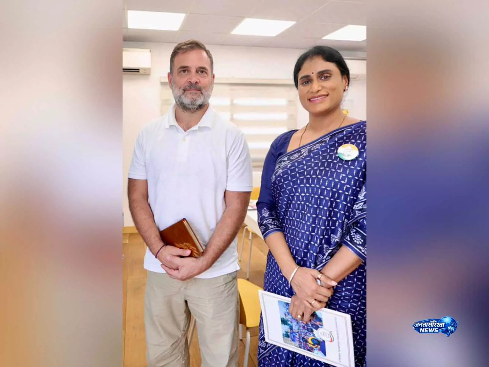 APCC प्रमुख YS शर्मिला ने राहुल गांधी से मुलाकात की, आंध्र प्रदेश में कांग्रेस को मजबूत करने पर चर्चा की APCC प्रमुख YS शर्मिला ने राहुल गांधी से मुलाकात की, आंध्र प्रदेश में कांग्रेस को मजबूत करने पर चर्चा की