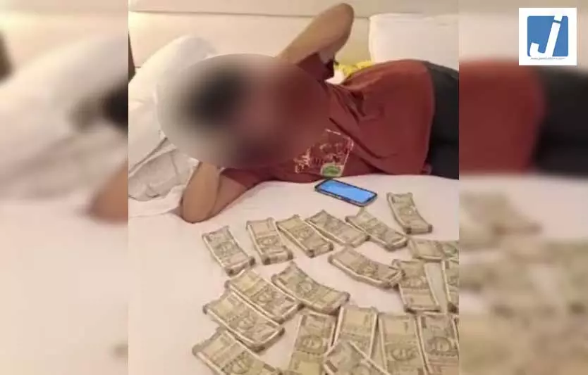 युवती के बगल में 500-500 की नोटों की गड्डियां, महिला बोली- बेटी को देह व्यापार में धकेल दिया युवती के बगल में 500-500 की नोटों की गड्डियां, महिला बोली- बेटी को देह व्यापार में धकेल दिया