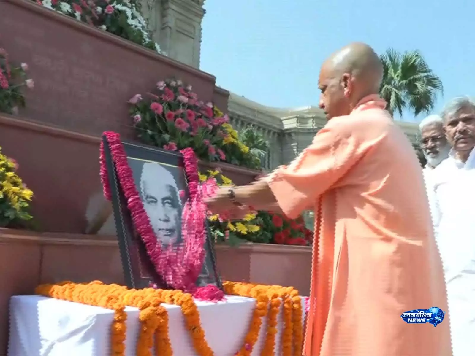 CM योगी आदित्यनाथ ने पूर्व PM चरण सिंह की पुण्यतिथि पर उन्हें पुष्पांजलि अर्पित की CM योगी आदित्यनाथ ने पूर्व PM चरण सिंह की पुण्यतिथि पर उन्हें पुष्पांजलि अर्पित की